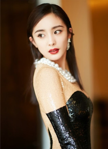 Dương Mịch: Sốt đến 39 độ vẫn làm việc, vì đóng phim đã nhổ 4 cái răng - Hình 2 Duong Mich: Sot den 39 do van lam viec, vi dong phim da nho 4 cai rang-Hinh-2