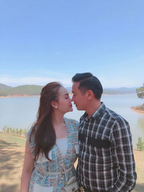 Chuyện tình đẹp của dàn diễn viên trong phim 'Cô gái nhà người ta' - Hình 12 Chuyen tinh dep cua dan dien vien trong phim 'Co gai nha nguoi ta'-Hinh-12