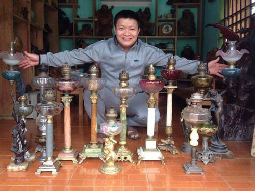 Bộ sưu tập đèn cổ cực độc đáo của 8x ở Nghệ An Bo suu tap den co cuc doc dao cua 8x o Nghe An