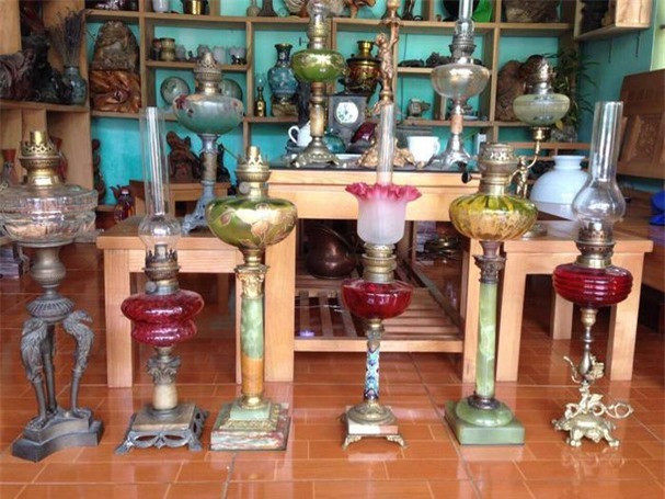 Bộ sưu tập đèn cổ cực độc đáo của 8x ở Nghệ An - Hình 4 Bo suu tap den co cuc doc dao cua 8x o Nghe An-Hinh-4