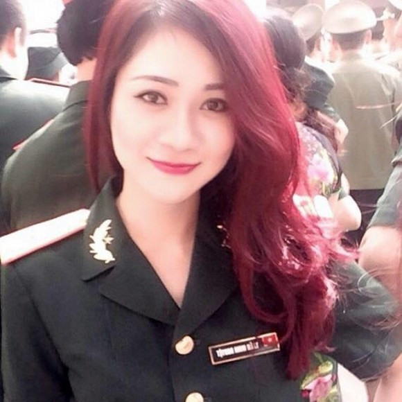 NSND Tự Long bên bà xã trẻ đẹp - Hình 4 NSND Tu Long ben ba xa tre dep-Hinh-4