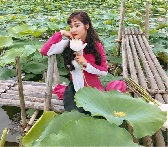 NSND Tự Long bên bà xã trẻ đẹp - Hình 5 NSND Tu Long ben ba xa tre dep-Hinh-5