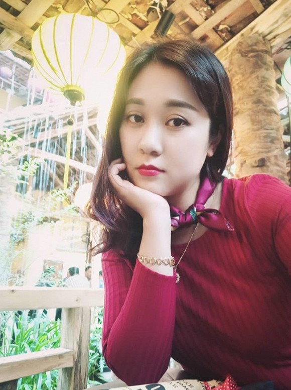 NSND Tự Long bên bà xã trẻ đẹp - Hình 10 NSND Tu Long ben ba xa tre dep-Hinh-10