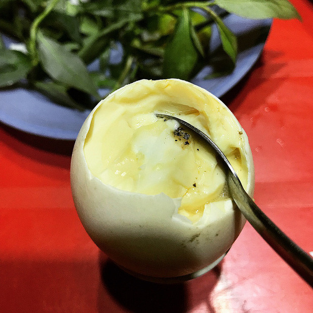 Việt Nam còn có 2 món trứng khiến du khách nước ngoài 'sợ xanh mặt' - Hình 2 Viet Nam con co 2 mon trung khien du khach nuoc ngoai 'so xanh mat'-Hinh-2