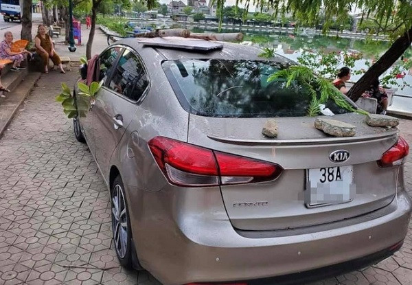 Đỗ ô tô không đúng chỗ, tài xế "tái mặt" khi nhìn thấy điều này - Hình 2 Do o to khong dung cho, tai xe