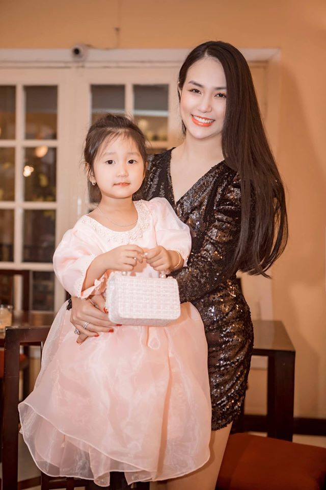 Vợ Tuấn Hưng: 'Gái 3 con' vẫn sexy nghẹt thở - Hình 8 Vo Tuan Hung: 'Gai 3 con' van sexy nghet tho-Hinh-8