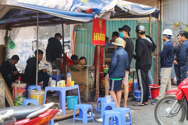Bán ở quán vỉa hè, kiếm tiền triệu chỉ trong một buổi sáng Ban o quan via he, kiem tien trieu chi trong mot buoi sang
