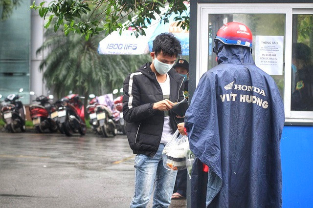 Sự thật về thu nhập 'khủng' của shipper trong mùa dịch COVID-19 - Hình 7 Su that ve thu nhap 'khung' cua shipper trong mua dich COVID-19-Hinh-7