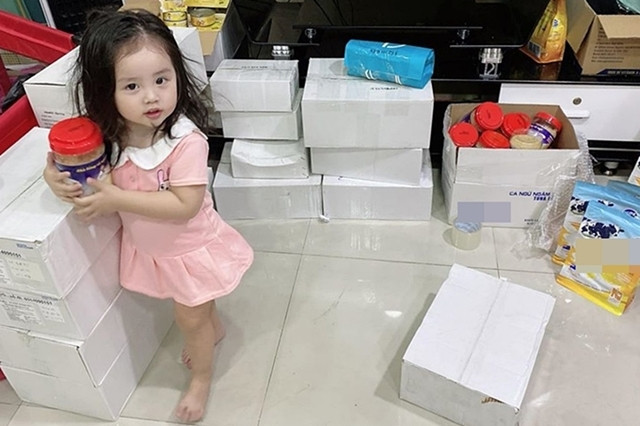 Chồng về quê ở ẩn, bà xã Hoài Lâm sống thế nào? - Hình 3 Chong ve que o an, ba xa Hoai Lam song the nao?-Hinh-3