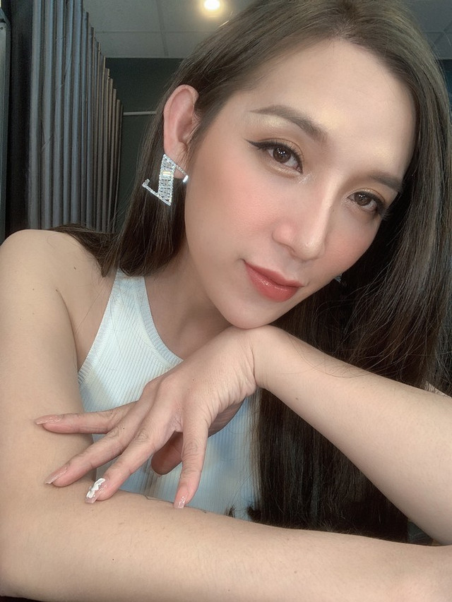 Chàng trai lột xác với ước muốn đội vương miện Hoa hậu chuyển giới - Hình 11 Chang trai lot xac voi uoc muon doi vuong mien Hoa hau chuyen gioi-Hinh-11