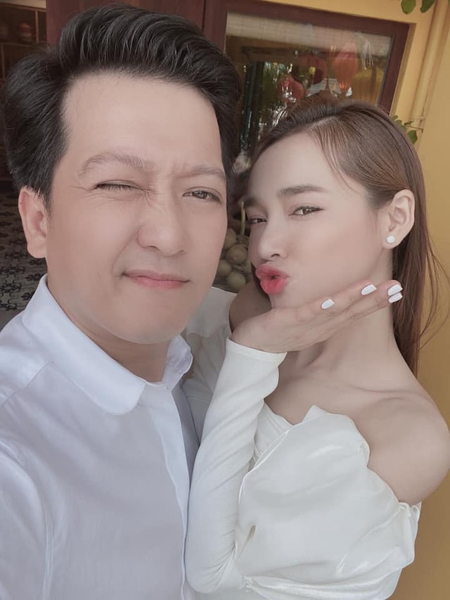 Nhã Phương - Trường Giang nhắng nhít như thuở mới yêu Nha Phuong - Truong Giang nhang nhit nhu thuo moi yeu