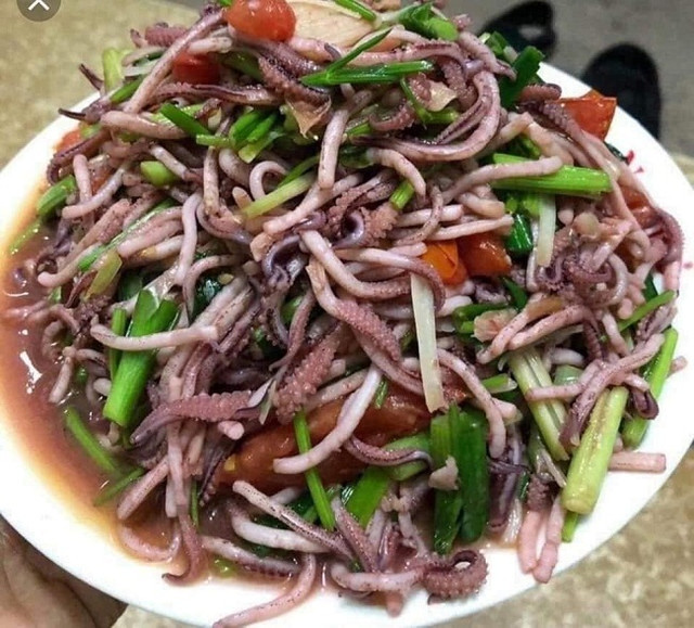 Đầu và râu mực siêu rẻ 'gây sốt' chị em nội trợ - Hình 3 Dau va rau muc sieu re 'gay sot' chi em noi tro-Hinh-3