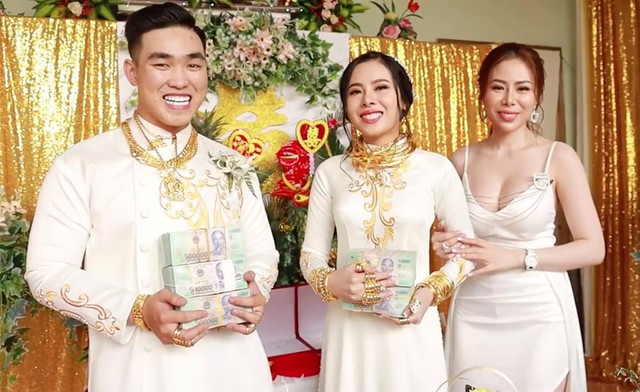 Cô gáI khiến dân tình 'choáng váng' khoe đèn lồng trị giá 3,5 tỷ - Hình 6 Co gaI khien dan tinh 'choang vang' khoe den long tri gia 3,5 ty-Hinh-6