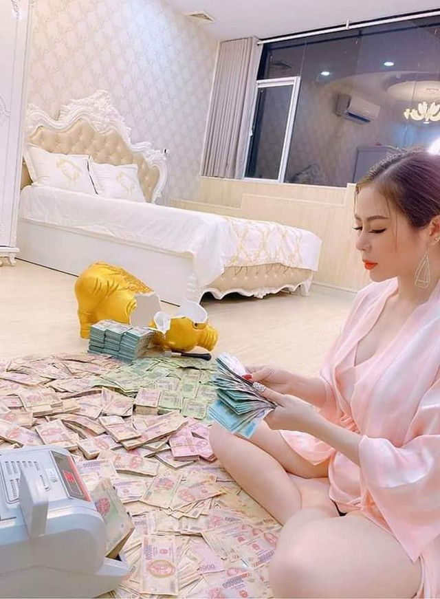 Cô gáI khiến dân tình 'choáng váng' khoe đèn lồng trị giá 3,5 tỷ - Hình 5 Co gaI khien dan tinh 'choang vang' khoe den long tri gia 3,5 ty-Hinh-5