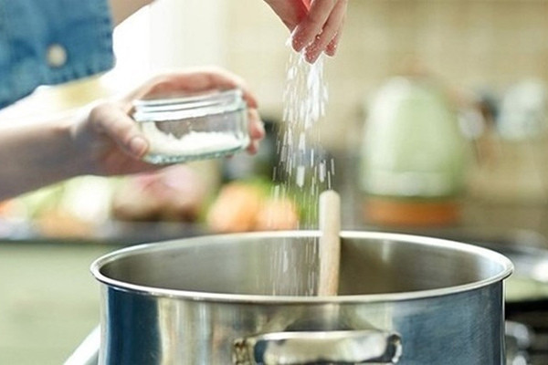 Tăng huyết áp vì thủ phạm âm thầm trong bếp Tang huyet ap vi thu pham am tham trong bep