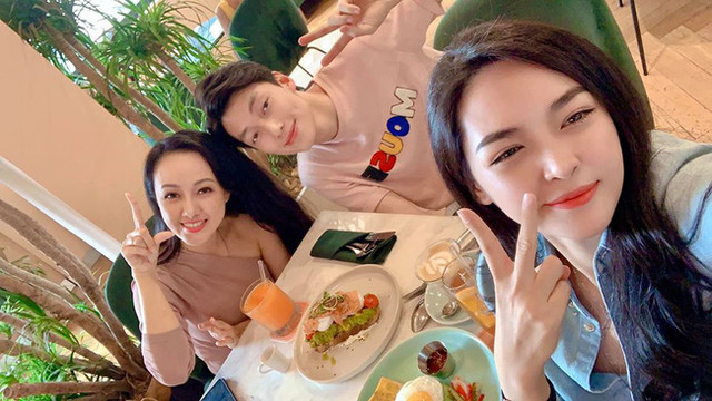 BTV Hoài Anh với nhan sắc cân đẹp đàn em kém 12 tuổi - Hình 2 BTV Hoai Anh voi nhan sac can dep dan em kem 12 tuoi-Hinh-2