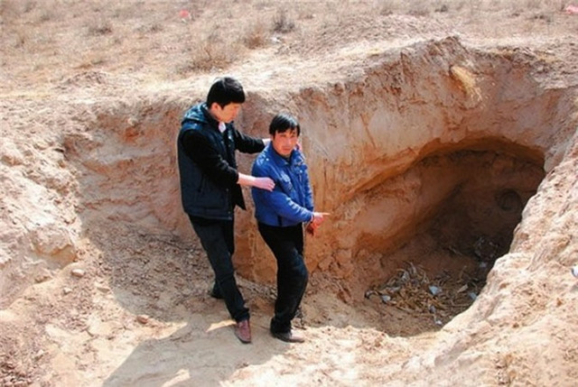 Khám phá hủ tục kinh hoàng khiến xác phụ nữ trở thành món hàng - Hình 7 Kham pha hu tuc kinh hoang khien xac phu nu tro thanh mon hang-Hinh-7