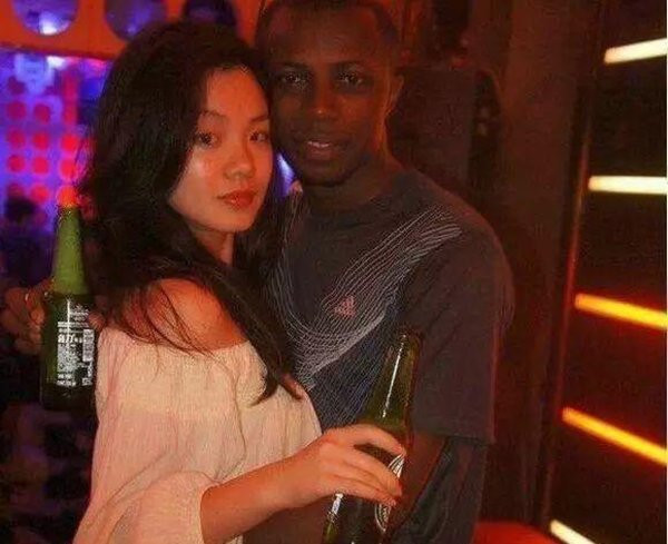 Bỏ tiền theo đuổi võ sĩ, vừa nổi tiếng đã làm mẹ đơn thân - Hình 3 Bo tien theo duoi vo si, vua noi tieng da lam me don than-Hinh-3