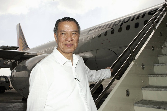 Từ người gác cổng tới CEO Philippine Airlines, Lucio Tan là ai Tu nguoi gac cong toi CEO Philippine Airlines, Lucio Tan la ai