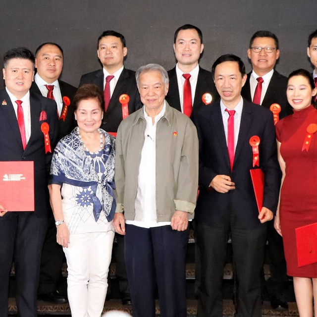 Từ người gác cổng tới CEO Philippine Airlines, Lucio Tan là ai - Hình 4 Tu nguoi gac cong toi CEO Philippine Airlines, Lucio Tan la ai-Hinh-4