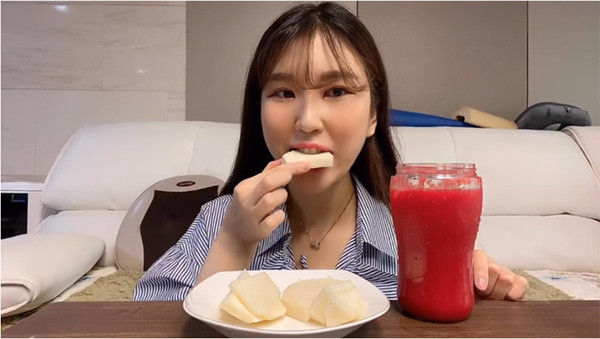 Nữ Vlogger giảm 5 kg chỉ sau 7 ngày nhờ ăn kiêng GM - Hình 3 Nu Vlogger giam 5 kg chi sau 7 ngay nho an kieng GM-Hinh-3