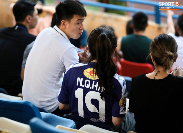 Để ảnh ôm Quang Hải làm avatar, Huỳnh Anh lại xóa sau 20 phút - Hình 2 De anh om Quang Hai lam avatar, Huynh Anh lai xoa sau 20 phut-Hinh-2