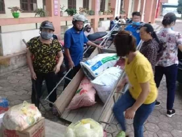 Người dân nghèo gom góp từng mớ rau, cân gạo để ủng hộ chống dịch - Hình 5 Nguoi dan ngheo gom gop tung mo rau, can gao de ung ho chong dich-Hinh-5