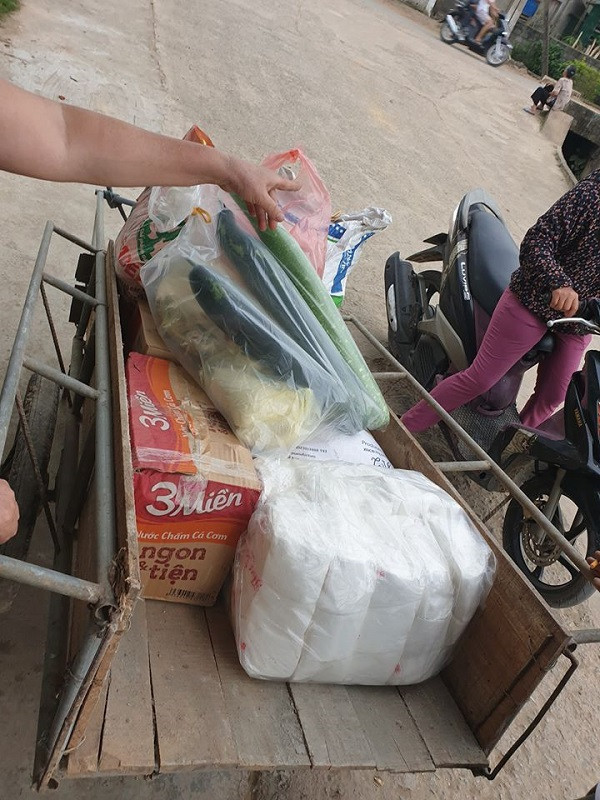 Người dân nghèo gom góp từng mớ rau, cân gạo để ủng hộ chống dịch - Hình 4 Nguoi dan ngheo gom gop tung mo rau, can gao de ung ho chong dich-Hinh-4