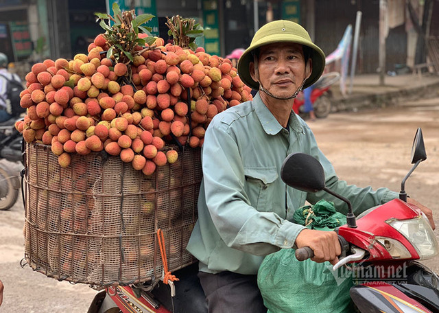 Khu chợ dài 20km, 4.000 tỷ trao tay qua mẩu giấy nhỏ - Hình 3 Khu cho dai 20km, 4.000 ty trao tay qua mau giay nho-Hinh-3