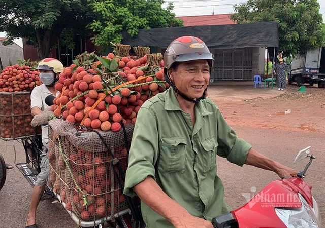 Khu chợ dài 20km, 4.000 tỷ trao tay qua mẩu giấy nhỏ - Hình 13 Khu cho dai 20km, 4.000 ty trao tay qua mau giay nho-Hinh-13