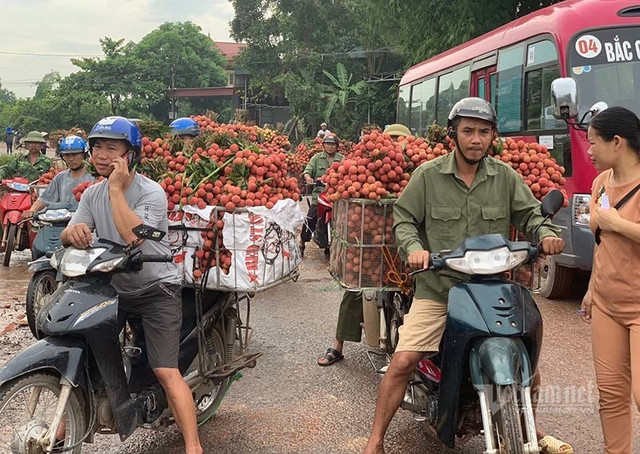 Khu chợ dài 20km, 4.000 tỷ trao tay qua mẩu giấy nhỏ Khu cho dai 20km, 4.000 ty trao tay qua mau giay nho