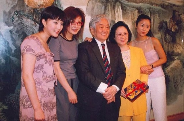 Chuyện xấu hổ của 'Hoàn Châu Cách Cách - Hình 4 Chuyen xau ho cua 'Hoan Chau Cach Cach-Hinh-4