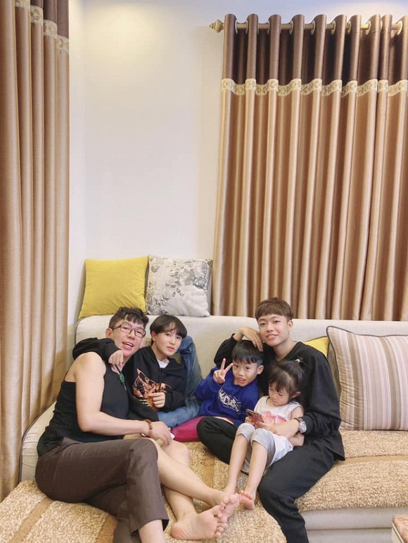 Long Nhật hiếm hoi khoe ảnh các con với nhan sắc toàn cực phẩm Long Nhat hiem hoi khoe anh cac con voi nhan sac toan cuc pham