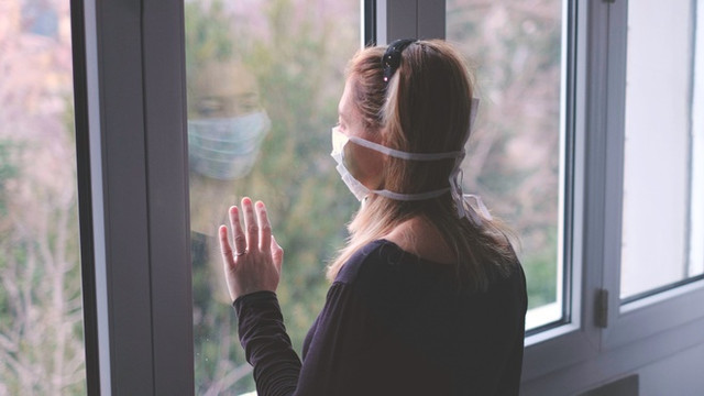 Mẹ bị con ngược đãi trong cách ly: 'Tôi quá yếu để chống cự' Me bi con nguoc dai trong cach ly: 'Toi qua yeu de chong cu'