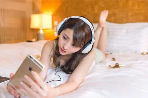 Những đồ vật đặt cạnh giường gây hại sức khỏe, nguy cơ ung thư Nhung do vat dat canh giuong gay hai suc khoe, nguy co ung thu