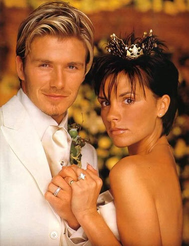 Nhìn lại chi tiết đáng nhớ trong lễ cưới thế kỷ của David Beckham Nhin lai chi tiet dang nho trong le cuoi the ky cua David Beckham