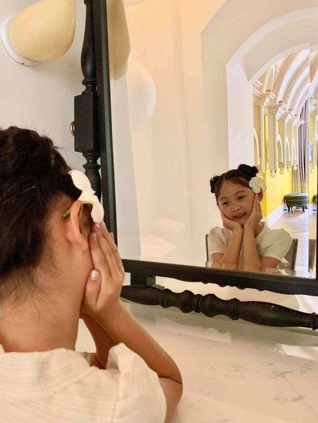 Ái nữ nhà Hương Giang khiến ai nấy ngỡ ngàng: 'Đúng là con hoa hậu' - Hình 3 Ai nu nha Huong Giang khien ai nay ngo ngang: 'Dung la con hoa hau'-Hinh-3