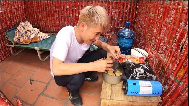 Con trai Bà Tân Vlog sống thử trong ngôi nhà Coca - Hình 4 Con trai Ba Tan Vlog song thu trong ngoi nha Coca-Hinh-4