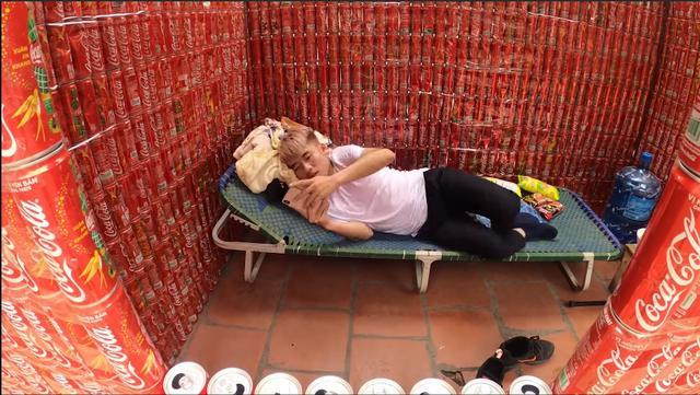 Con trai Bà Tân Vlog sống thử trong ngôi nhà Coca - Hình 5 Con trai Ba Tan Vlog song thu trong ngoi nha Coca-Hinh-5