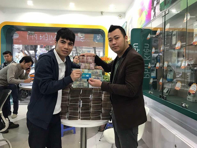 5 đại gia đổ tiền mua sim điện thoại đắt nhất Việt Nam - Hình 4 5 dai gia do tien mua sim dien thoai dat nhat Viet Nam-Hinh-4