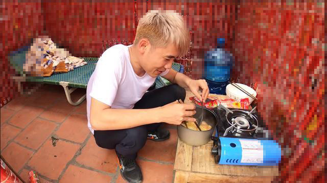 Con trai bà Tân Vlog lại khiến dân mạng 'nổi sóng' tranh cãi - Hình 3 Con trai ba Tan Vlog lai khien dan mang 'noi song' tranh cai-Hinh-3