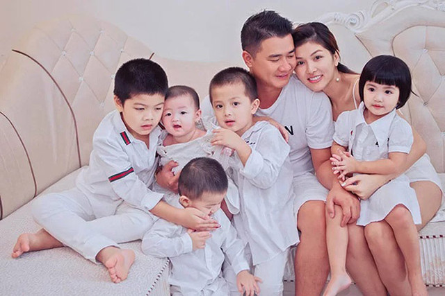 Hành trình sinh nở không ngừng nghỉ trong 9 năm của người đẹp Oanh Yến - Hình 7 Hanh trinh sinh no khong ngung nghi trong 9 nam cua nguoi dep Oanh Yen-Hinh-7