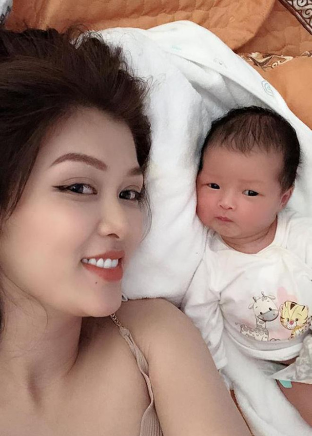 Hành trình sinh nở không ngừng nghỉ trong 9 năm của người đẹp Oanh Yến - Hình 5 Hanh trinh sinh no khong ngung nghi trong 9 nam cua nguoi dep Oanh Yen-Hinh-5