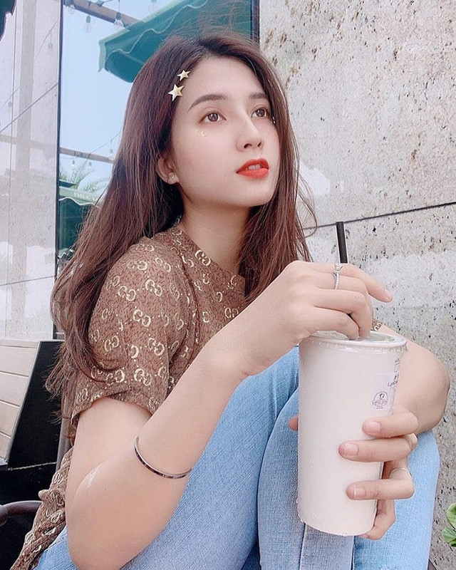 Cuộc sống của nữ chính trong loạt MV làm nên tên tuổi Jack, K-ICM - Hình 3 Cuoc song cua nu chinh trong loat MV lam nen ten tuoi Jack, K-ICM-Hinh-3