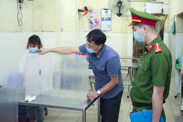 Mở cửa lại sau cách ly, chủ quán ăn bình dân chi tiền làm điều bất ngờ - Hình 7 Mo cua lai sau cach ly, chu quan an binh dan chi tien lam dieu bat ngo-Hinh-7