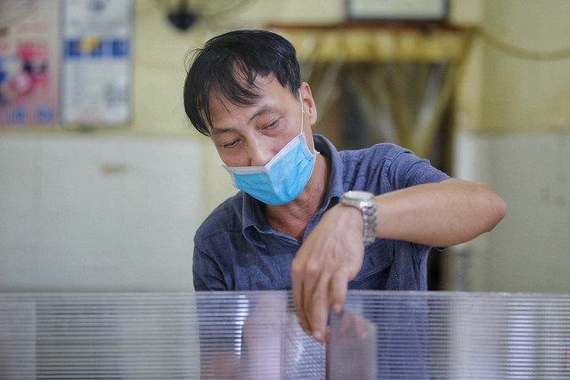 Mở cửa lại sau cách ly, chủ quán ăn bình dân chi tiền làm điều bất ngờ - Hình 3 Mo cua lai sau cach ly, chu quan an binh dan chi tien lam dieu bat ngo-Hinh-3
