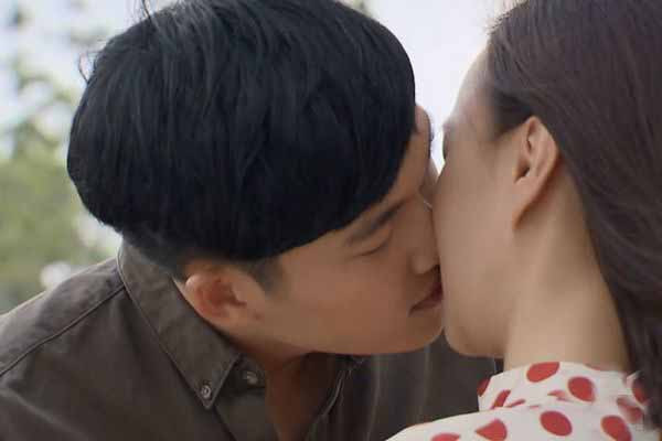 Quỳnh búp bê tiết lộ cảnh nóng với trai trẻ trong hậu trường phim Quynh bup be tiet lo canh nong voi trai tre trong hau truong phim