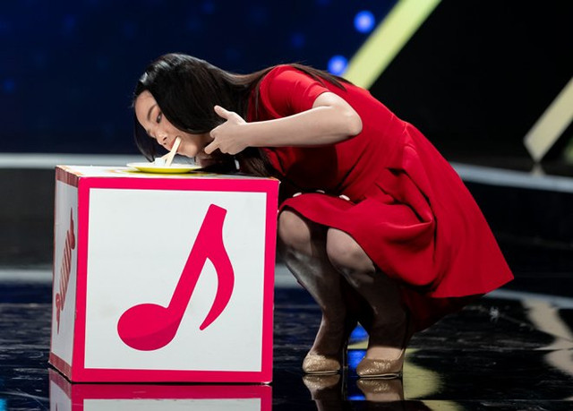 Linh Miu gây bất ngờ vì làm điều này trên sóng truyền hình - Hình 2 Linh Miu gay bat ngo vi lam dieu nay tren song truyen hinh-Hinh-2