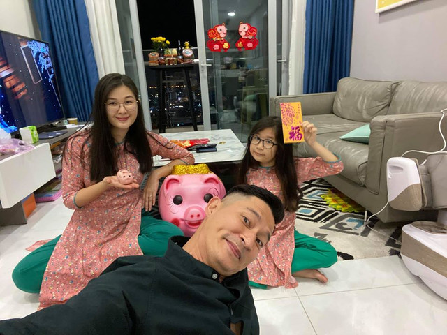 Vợ và tình cũ Huy Khánh: Người sống bình yên, kẻ thích ồn ào - Hình 6 Vo va tinh cu Huy Khanh: Nguoi song binh yen, ke thich on ao-Hinh-6
