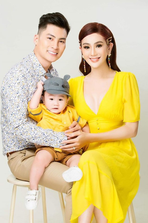 Lâm Khánh Chi có hành động vạch rõ ranh giới sau khi chồng cũ đăng ảnh tình cảm - Hình 3 Lam Khanh Chi co hanh dong vach ro ranh gioi sau khi chong cu dang anh tinh cam-Hinh-3